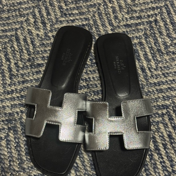 Hermes Oran Silver Slide Sandals
Eu 38 - Picture 1 of 9